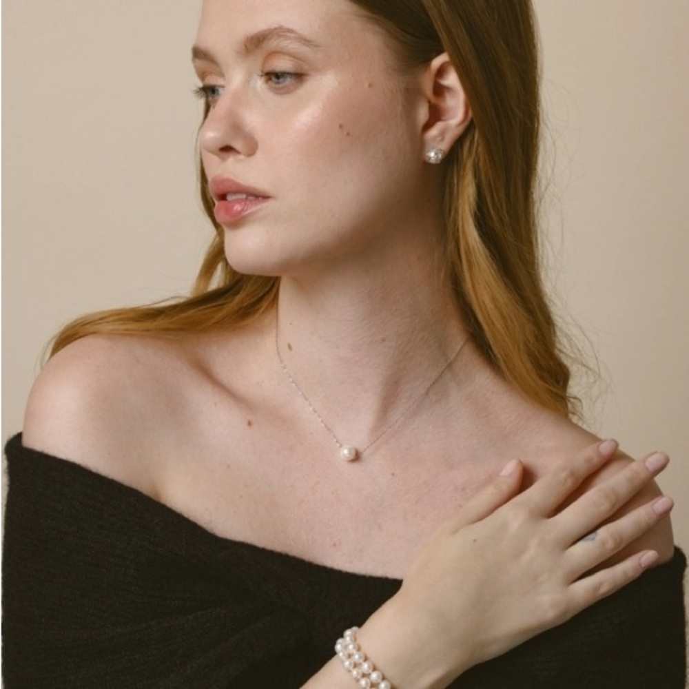 Classic Pearl Pendant Necklace in Cream
